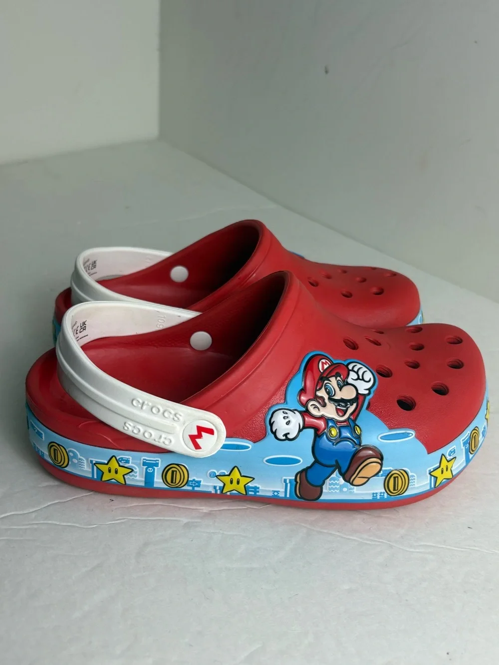 Super Mario Bros. Crocs Classic Lights Clog- Red size J 2